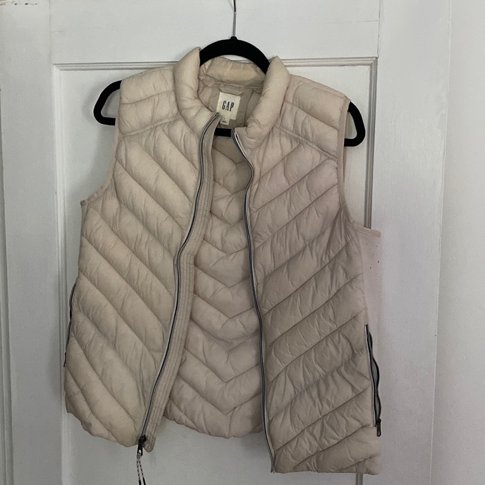 GAP winter puffer vest, lightweight and warm, off-white
